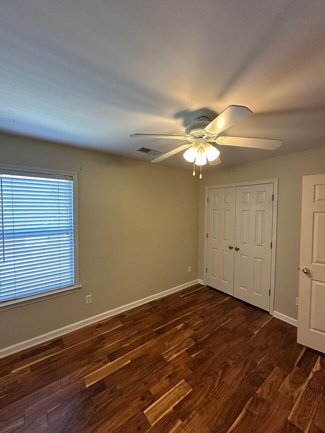 Building Photo - Beautiful 3br/2.5ba home in Harbor Town! B...