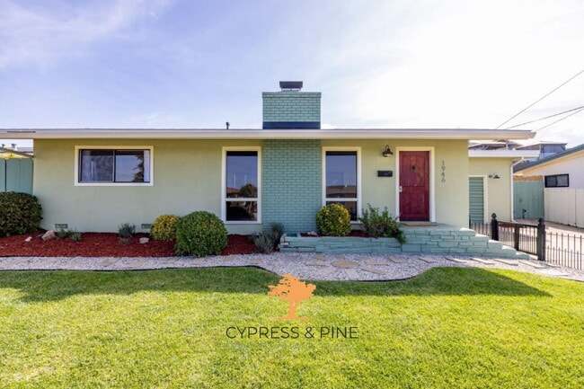 Primary Photo - "Charming 3-Bedroom Coastal Retreat on Yos...