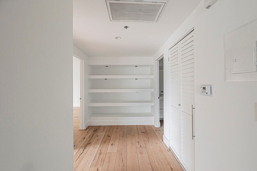 Building Photo - 939 Palm Ave