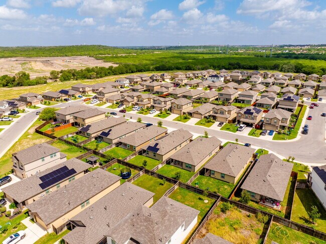 Building Photo - 3 Bedroom Rental in Convenient West San An...