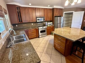 Building Photo - Spacious Home Close to Beaches, Shopping and More in South Maui!