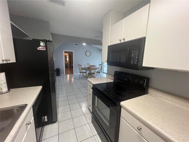 Building Photo - 13543 Longwood Ave