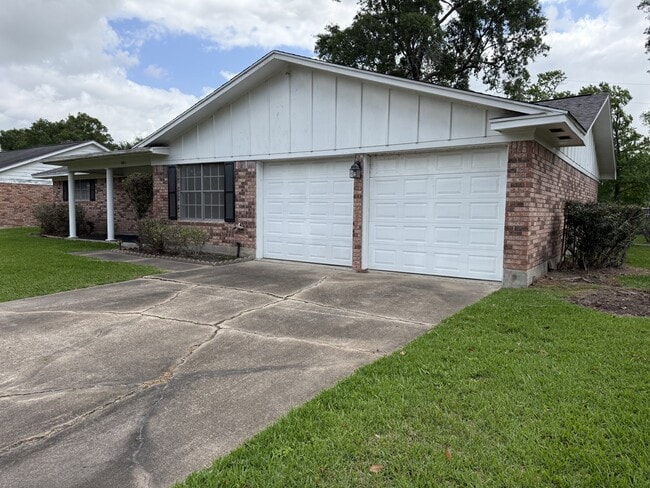 Building Photo - 880 Lockwood Dr