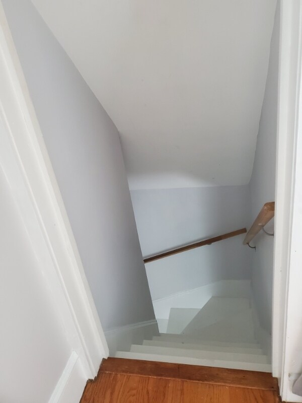 Building Photo - 8 Parsonage Rd
