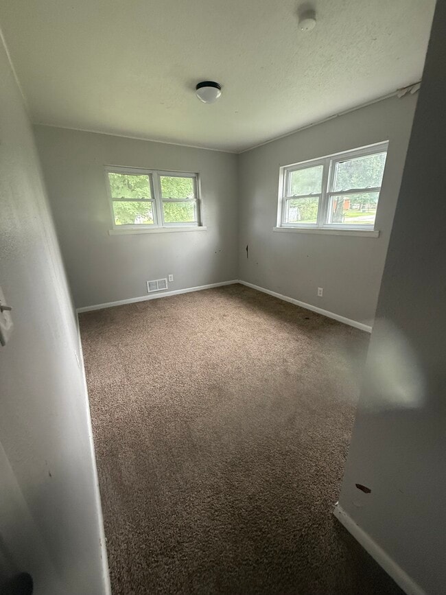 Building Photo - 5602 Montgomery Dr