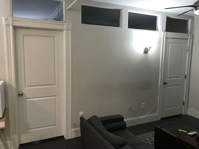 Building Photo - Nicely renovated 2 bed in the heart of Fenway!