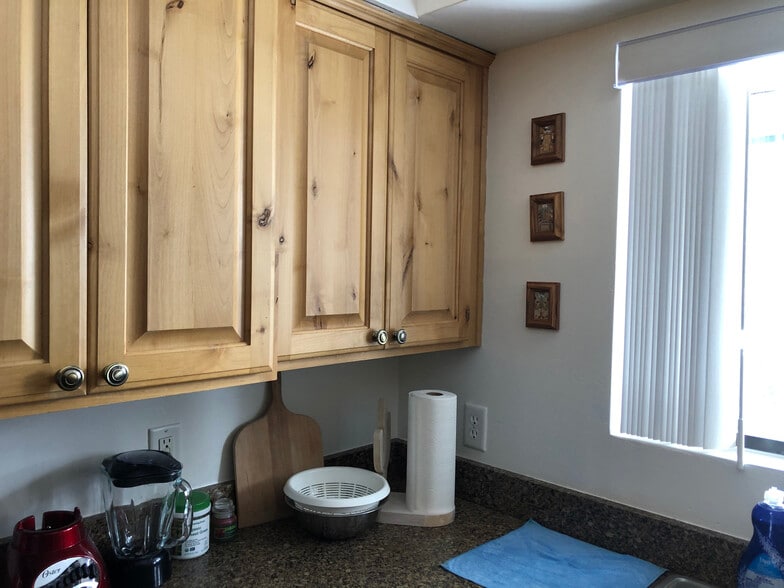 Kitchen Detail - Cabinets - 3200 S Litzler Dr