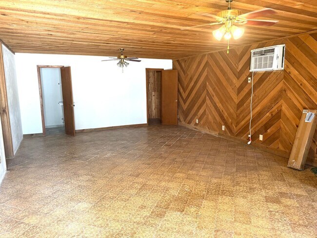 Building Photo - 608 Sesame Ln