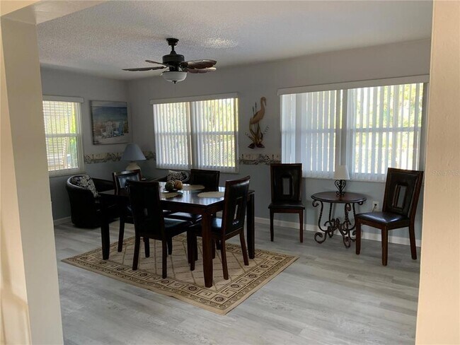 Building Photo - 571 Bellaire Dr