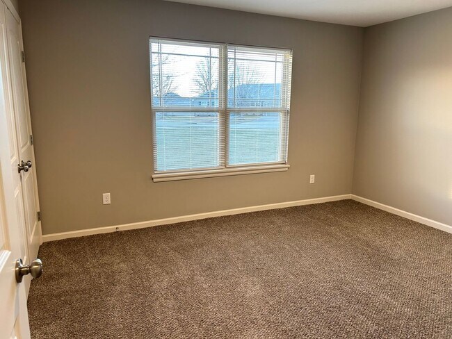 Building Photo - Single Level 2 Bed 2 Car Attached Villa in Blue Springs