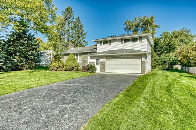 Building Photo - 241 Willowcrest Dr