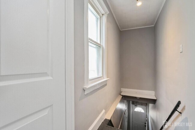 Building Photo - 309 Hall Ave