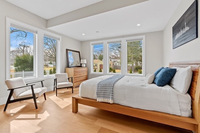 Building Photo - 5 Colonial Rd