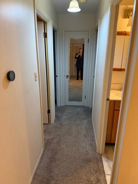 Building Photo - 19 Eton Ct