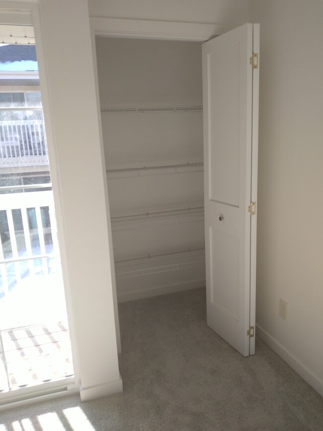 Building Photo - 2749 Hidden Dr