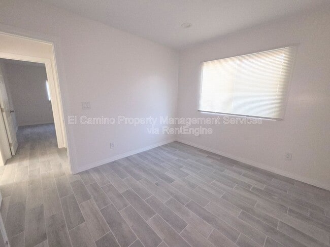 Building Photo - 4064 E 60th St