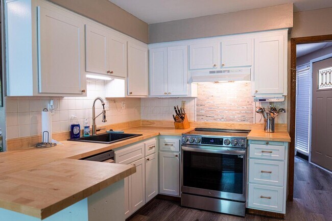 Building Photo - 516 McIntosh Dr