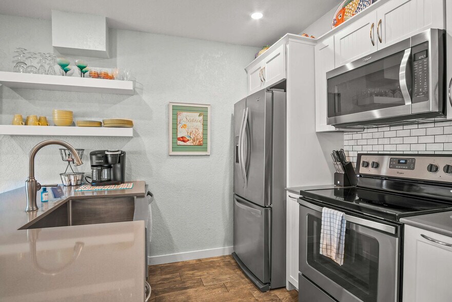 Building Photo - 15209 Leeward Dr