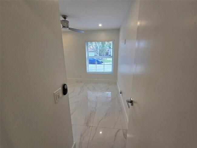 Building Photo - 1303 Seagrape Cir