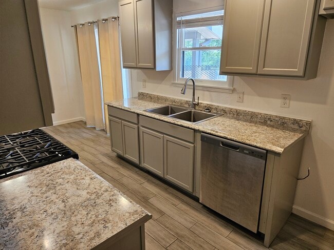 Building Photo - 1007 Utopia Ln