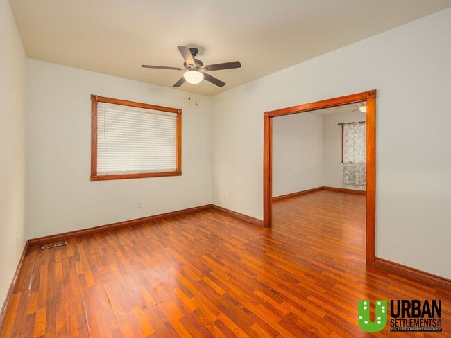 Building Photo - Downtown home for rent.