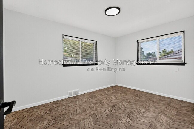Building Photo - 5544 Sapphire Ave