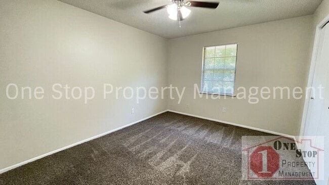 Building Photo - Beutiful duplex 2-bedroom, 1-bath in Blue ...