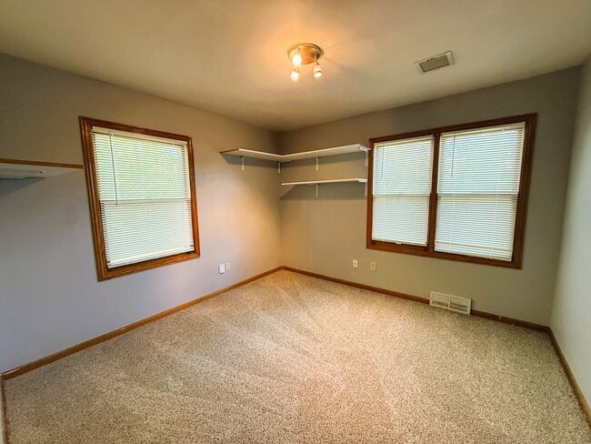 Building Photo - 6126 E Gilbert St