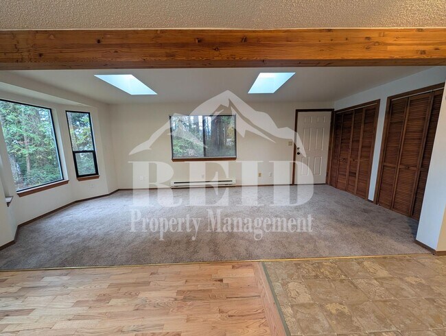 Building Photo - Illahee6056