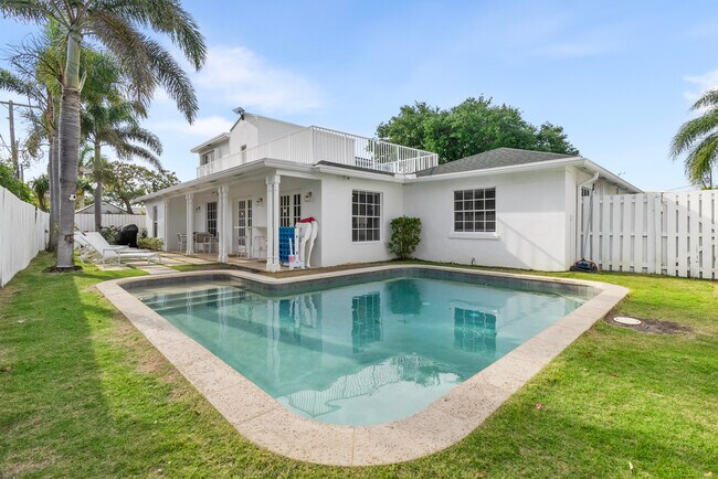 Building Photo - 240 Santa Lucia Dr