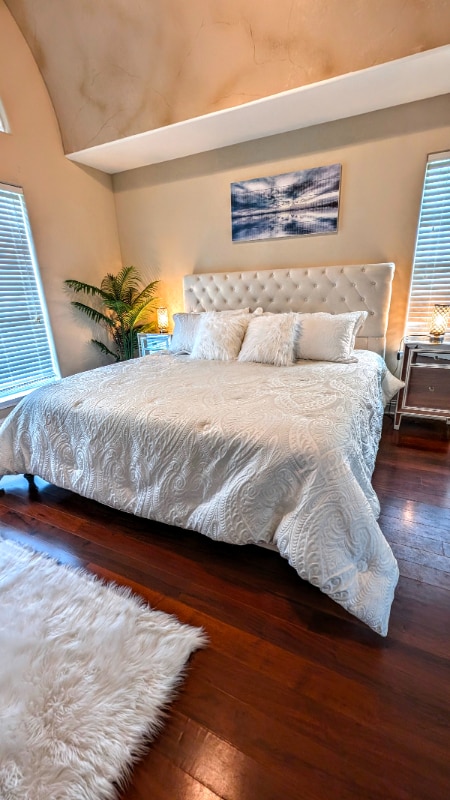 Building Photo - 3115 Village Cir