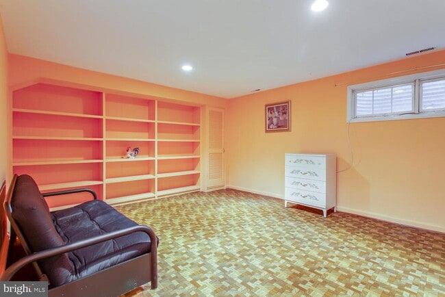 Building Photo - 6063 Hardwick Pl