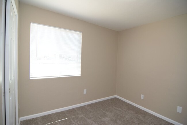 Building Photo - Remodeled 3 Bedroom 2 Bath House! South Tu...