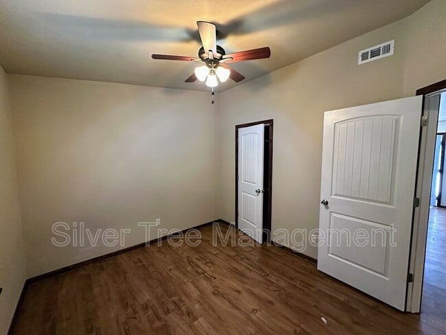 Building Photo - 358 Brighton Oaks Dr