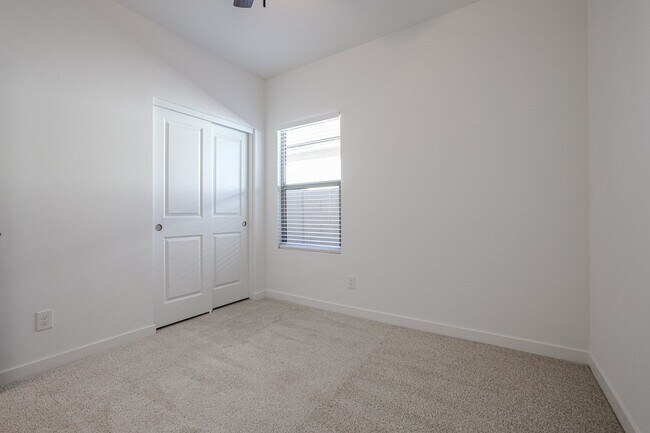 Building Photo - 4 Bedroom in Ambra Gated Community