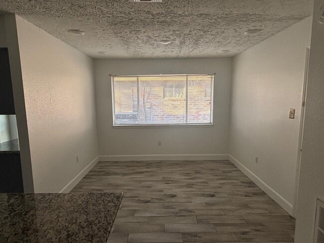 Building Photo - 7307 Crystalglen Dr