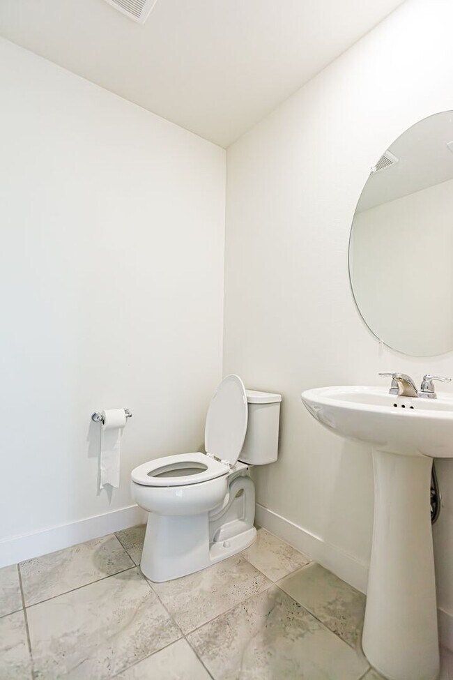 Building Photo - Beautiful 2-story home in a gated community