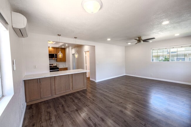 Building Photo - Beautifully updated 2 bed, 2 bath single-family home in Logan Heights