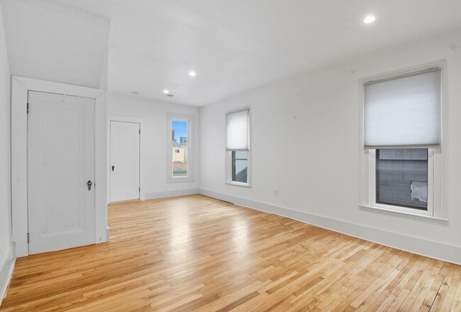 Building Photo - 1682 Bagley St