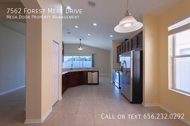 Building Photo - 7562 Forest Mere Dr