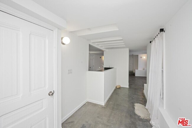 Building Photo - 1664 W 12th St