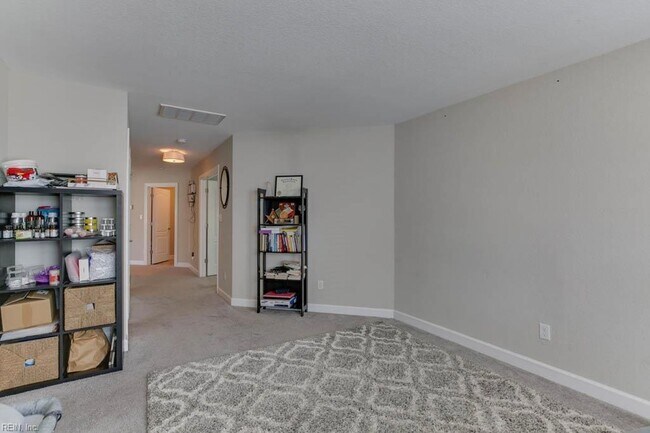Building Photo - 115 Farrand Dr