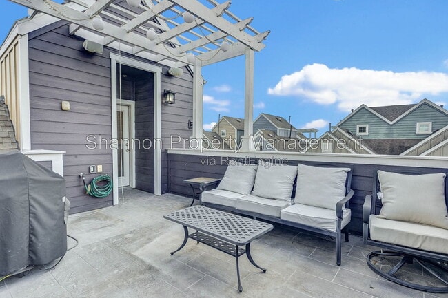 Building Photo - 720 N Shepherd Dr