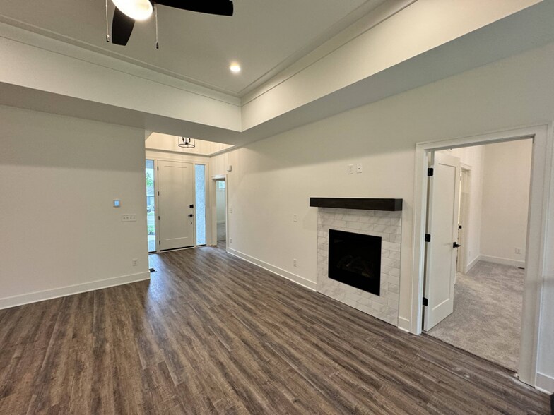 Building Photo - 1505 SW Heartwood Dr