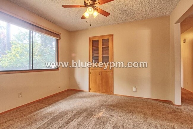 Building Photo - 3 Bed/ 2 Bath Home Near Legacy High School and Firstenburg Community Center