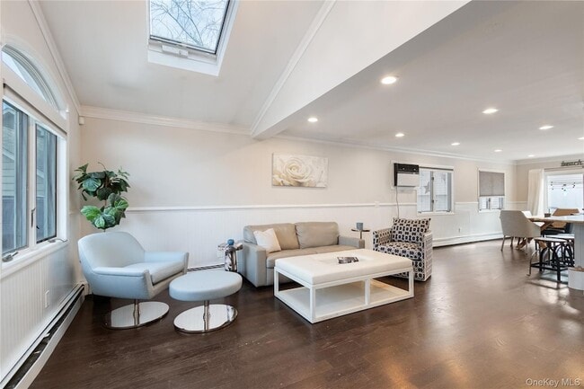 Building Photo - 6 Charles Pl