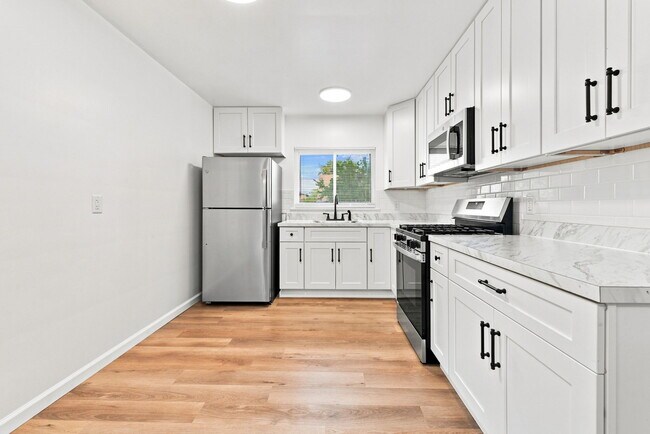 Building Photo - 22529 Tuscany Ave