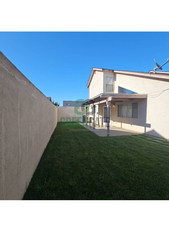 Building Photo - Beautiful 3 BEDROOM 2.5 BATH HOME IN MODES...