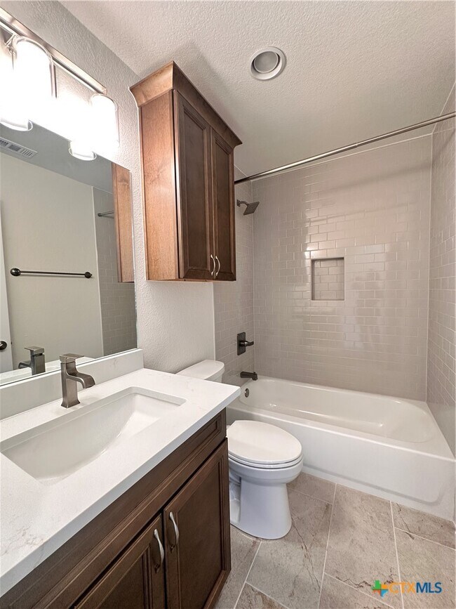 Building Photo - 2017 Ridge View Dr