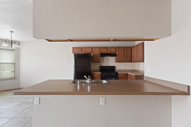 Building Photo - 608 Cactus Creek Pl